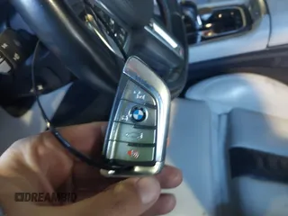 2022 BMW X5 M z VIN 5YMJU0C06N9L14251, wystawiony jako IAAI lot #40388936 z przebiegiem 59 561 mil mil oraz . Historia ofert i sprzedaży dostępna na DreamBid. Obrazek 11.