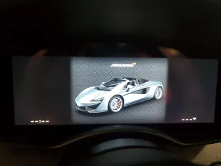 2018 McLaren 570S z VIN SBM13FAA2JW004594, wystawiony jako Copart lot #49730155 z przebiegiem Nie podano mil oraz Szkody całkowita. Historia ofert i sprzedaży dostępna na DreamBid. Obrazek 9.