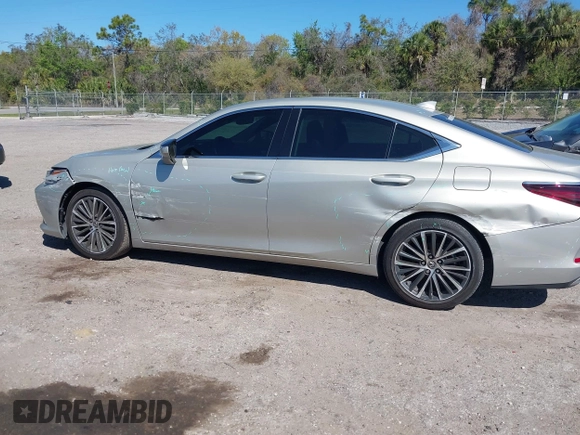 2024 Lexus ES with VIN 58ADZ1B16RU164902, listed as a IAAI auction lot 41783114 with 18,857 mi miles. Bid and sale history available at carsss.com. Image 15.