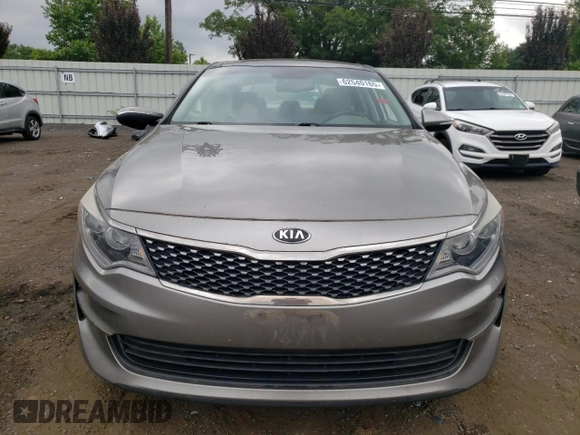 2016 Kia Optima EX z VIN 5XXGU4L3XGG071893, wystawiony jako Copart lot #62540165 z przebiegiem 12 781 mil mil oraz Szkoda całkowita • Salvage title. Historia ofert i sprzedaży dostępna na DreamBid. Obrazek 5.