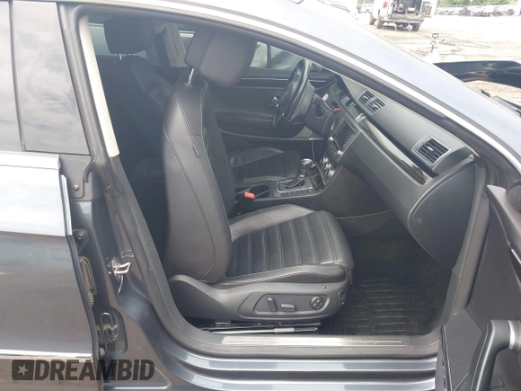 2013 Volkswagen CC Executive z VIN WVWGU7AN8DE520610, wystawiony jako IAAI lot #42278719 z przebiegiem 197 905 mil mil oraz . Historia ofert i sprzedaży dostępna na DreamBid. Obrazek 5.