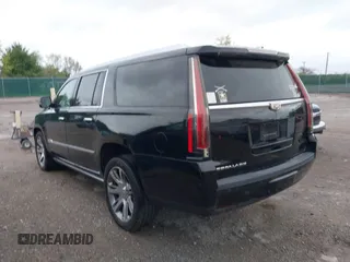2015 Cadillac Escalade ESV Premium z VIN 1GYS4TKJ3FR726972, wystawiony jako IAAI lot #42085232 z przebiegiem 234 115 mil mil oraz . Historia ofert i sprzedaży dostępna na DreamBid. Obrazek 3.