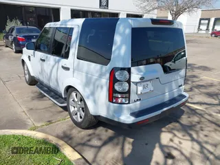 2016 Land Rover LR4 HSE z VIN SALAG2V66GA780737, wystawiony jako IAAI lot #41706661 z przebiegiem 98 555 mil mil oraz . Historia ofert i sprzedaży dostępna na DreamBid. Obrazek 3.