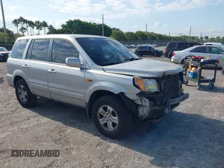 2006 Honda Pilot LX z VIN 5FNYF281X6B000107, wystawiony jako IAAI lot #42057493 z przebiegiem 114 787 mil mil oraz . Historia ofert i sprzedaży dostępna na DreamBid. Obrazek 1.