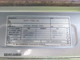 1988 Chevrolet Chevy Van z VIN 1GBEG25K8J7123095, wystawiony jako IAAI lot #42355125 z przebiegiem 92 496 mil mil oraz . Historia ofert i sprzedaży dostępna na DreamBid. Obrazek 9.