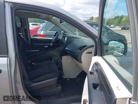 2019 Dodge Grand Caravan SE with VIN 2C4RDGBG6KR573282, listed as a IAAI auction lot 42222005 with 136,470 mi miles and . Bid and sale history available at DreamBid. Image 5.