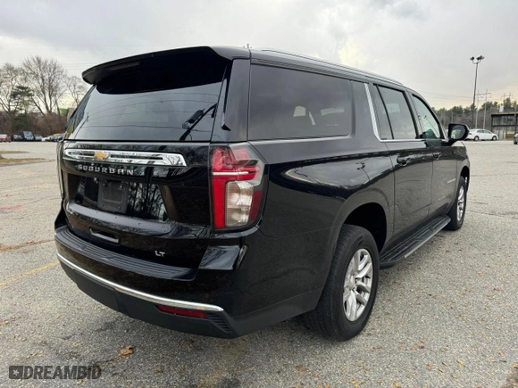 2022 Chevrolet Suburban LT with VIN 1GNSKCKD7NR325453, listed as a Copart auction lot 82482904 with 151,655 mi miles and Clean Title. Bid and sale history available at carsss.com. Image 3.