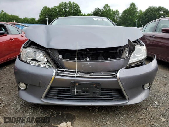2015 Lexus ES 330 z VIN JTHBK1GG0F2187215, wystawiony jako Copart lot #64218905 z przebiegiem 276 498 mil mil oraz Szkoda całkowita • Salvage title. Historia ofert i sprzedaży dostępna na DreamBid. Obrazek 5.