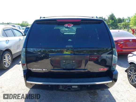 2008 GMC Yukon XL z VIN 1GKFK66838J228301, wystawiony jako IAAI lot #42226806 z przebiegiem 242 968 mil mil oraz . Historia ofert i sprzedaży dostępna na DreamBid. Obrazek 16.