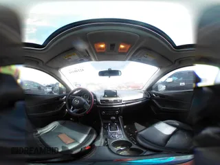 2014 Mazda 3 i Grand Touring z VIN JM1BM1M75E1151329, wystawiony jako IAAI lot #42248334 z przebiegiem 138 748 mil mil oraz . Historia ofert i sprzedaży dostępna na DreamBid. Obrazek 18.