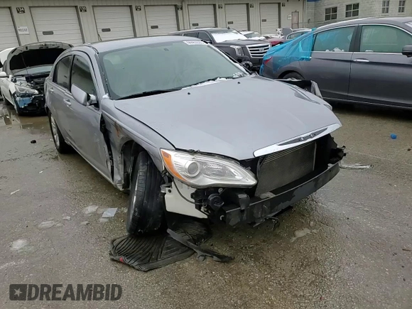 2013 Chrysler 200 Touring z VIN 1C3CCBBB2DN688904, wystawiony jako Copart lot #44463585 z przebiegiem 123 940 mil mil oraz Szkoda całkowita • Salvage title. Historia ofert i sprzedaży dostępna na DreamBid. Obrazek 10.
