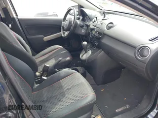 2014 Mazda 2 Touring z VIN JM1DE1LY8E0175971, wystawiony jako IAAI lot #41952643 z przebiegiem 127 235 mil mil oraz . Historia ofert i sprzedaży dostępna na DreamBid. Obrazek 5.