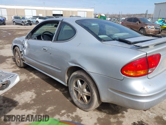 2003 Oldsmobile Alero GL1 z VIN 1G3NL12F53C266556, wystawiony jako IAAI lot #41561869 z przebiegiem 112 894 mil mil oraz . Historia ofert i sprzedaży dostępna na DreamBid. Obrazek 3.