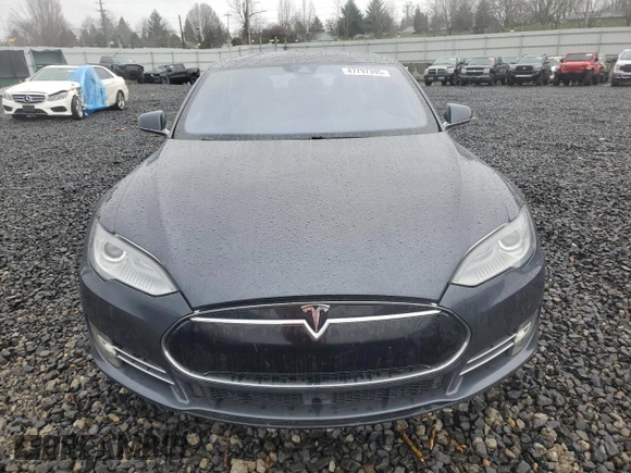 2016 Tesla Model S 90D z VIN 5YJSA1E47GF129744, wystawiony jako Copart lot #47797395 z przebiegiem 87 678 mil mil oraz Szkoda całkowita • Salvage title. Historia ofert i sprzedaży dostępna na DreamBid. Obrazek 5.