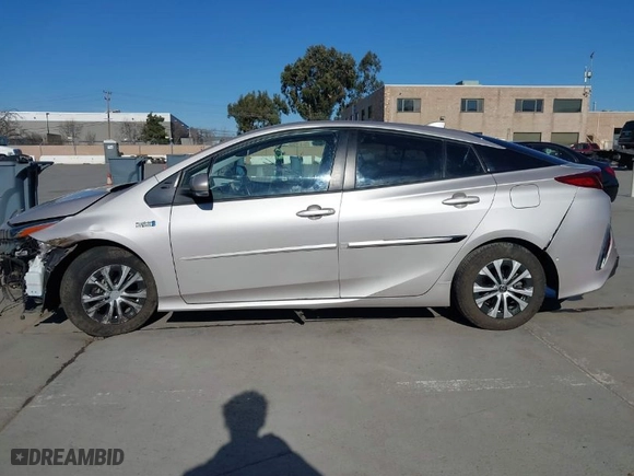 2021 Toyota Prius Prime LE with VIN JTDKAMFP1M3164931, listed as a IAAI auction lot 41686300 with NaN miles. Bid and sale history available at carsss.com. Image 15.