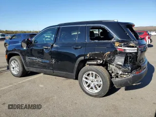 2025 Jeep Grand Cherokee Laredo with VIN 1C4RJHAG3SC274177, listed as a Copart auction lot 84838284 with 36 mi miles and Salvage Title. Bid and sale history available at DreamBid. Image 2.