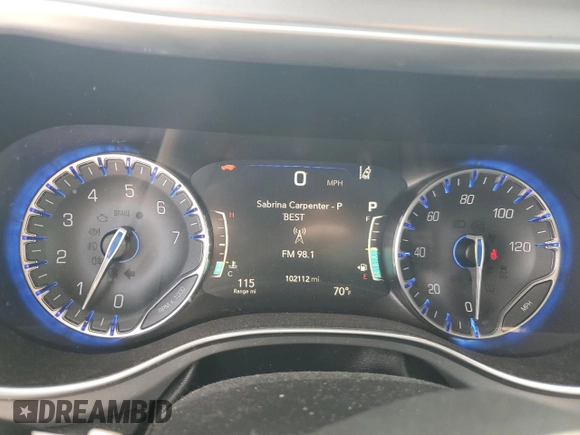 2018 Chrysler Pacifica Limited with VIN 2C4RC1GG8JR260368, listed as a Copart auction lot 52537355 with 102,112 mi miles and Salvage title. Bid and sale history available at DreamBid. Image 9.