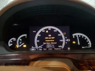 2007 Mercedes-Benz S 550 with VIN WDDNG71X97A072427, listed as a Copart auction lot 57881165 with 120,210 mi miles and Salvage title. Bid and sale history available at DreamBid. Image 9.