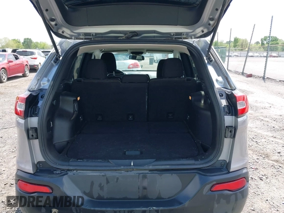 2016 Jeep Cherokee Latitude with VIN 1C4PJLCB3GW176901, listed as a IAAI auction lot 42019983 with 141,104 mi miles and . Bid and sale history available at DreamBid. Image 17.