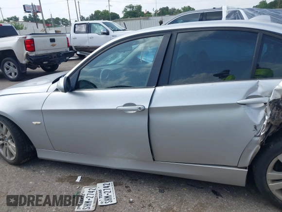 2006 BMW 3 Series 325i z VIN WBAVB13516KX33813, wystawiony jako IAAI lot #42624042 z przebiegiem 191 402 mil mil oraz . Historia ofert i sprzedaży dostępna na DreamBid. Obrazek 14.