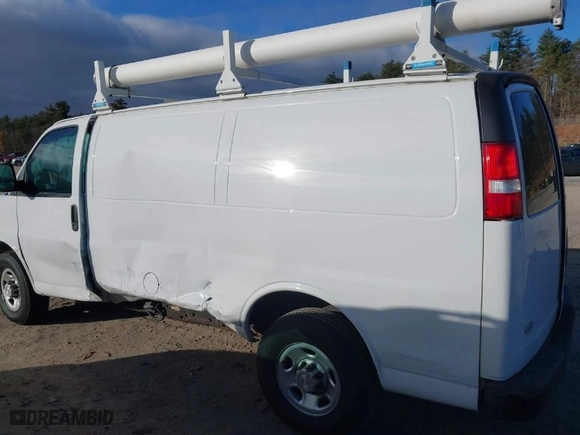 2017 Chevrolet Express Cargo Van with VIN 1GCWGAFF9H1171553, listed as a IAAI auction lot 41005738 with 131,621 mi miles. Bid and sale history available at carsss.com. Image 14.