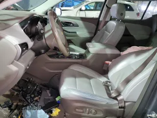 2021 Chevrolet Traverse Premier z VIN 1GNEVKKW9MJ174323, wystawiony jako Copart lot #45936545 z przebiegiem 54 049 mil mil oraz Nie do naprawy • Non repairable. Historia ofert i sprzedaży dostępna na DreamBid. Obrazek 7.