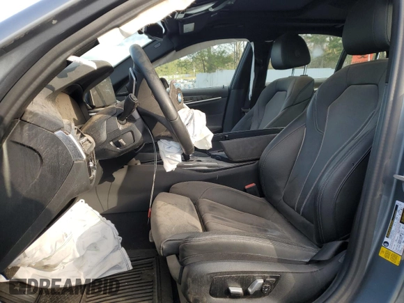 2021 BMW 5 Series 530i z VIN WBA53BH08MCF44747, wystawiony jako Copart lot #49928735 z przebiegiem Nie podano mil oraz Czysty tytuł • Clean title. Historia ofert i sprzedaży dostępna na DreamBid. Obrazek 7.