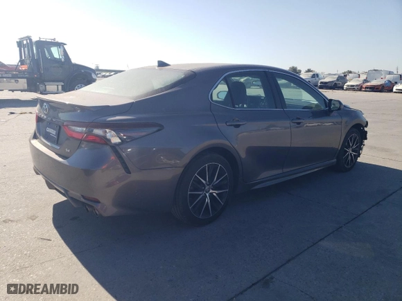 2021 Toyota Camry SE Nightshade with VIN 4T1G11AKXMU586668, listed as a Copart auction lot 77672504 with 57,424 mi miles and Salvage Title. Bid and sale history available at carsss.com. Image 3.