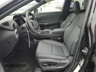 2024 Lexus RZ 450e Premium z VIN JTJAAAABXRA026441, wystawiony jako Copart lot #56064095 z przebiegiem 422 mil mil oraz Szkody całkowita. Historia ofert i sprzedaży dostępna na DreamBid. Obrazek 7.