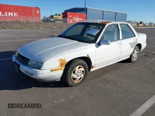 1995 Chevrolet Corsica z VIN 1G1LD5541SY257563, wystawiony jako IAAI lot #41439457 z przebiegiem 187 952 mil mil oraz . Historia ofert i sprzedaży dostępna na DreamBid. Obrazek 2.