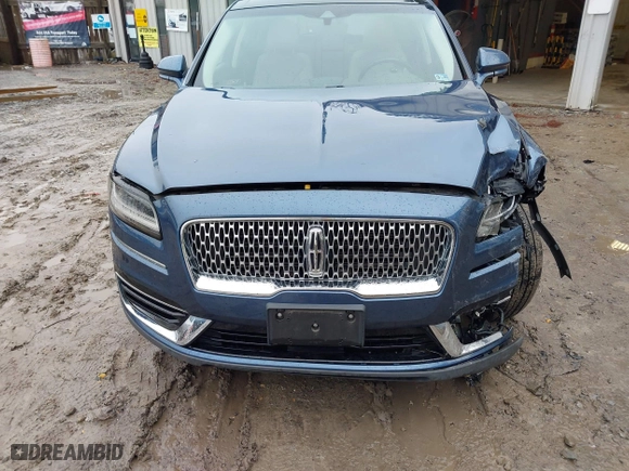 2019 Lincoln Nautilus Reserve with VIN 2LMPJ8LP9KBL14914, listed as a IAAI auction lot 41561348 with 8,887 mi miles. Bid and sale history available at carsss.com. Image 6.