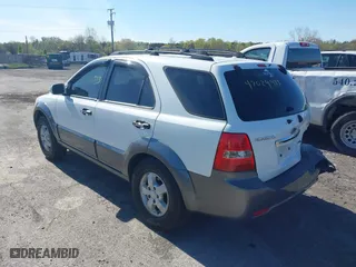 2007 Kia Sorento EX with VIN KNDJC736575664988, listed as a IAAI auction lot 42029443 with 210,971 mi miles. Bid and sale history available at carsss.com. Image 3.