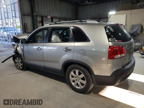 2013 Kia Sorento LX z VIN 5XYKT3A62DG348239, wystawiony jako Copart lot #52022165 z przebiegiem Nie podano mil oraz Szkoda całkowita • Salvage title. Historia ofert i sprzedaży dostępna na DreamBid. Obrazek 2.