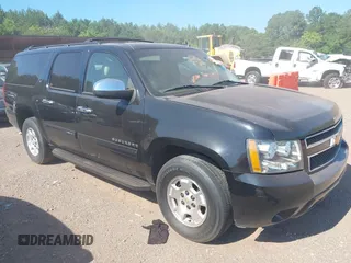 2014 Chevrolet Suburban LT with VIN 1GNSCJE05ER121390, listed as a IAAI auction lot 42684312 with 283,608 mi miles and . Bid and sale history available at DreamBid. Image 1.