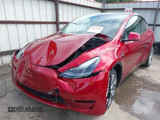 2024 Tesla Model Y Long Range with VIN 7SAYGDEE8RA283983, listed as a IAAI auction lot 39926362 with 1,999 mi miles. Bid and sale history available at carsss.com. Image 6.