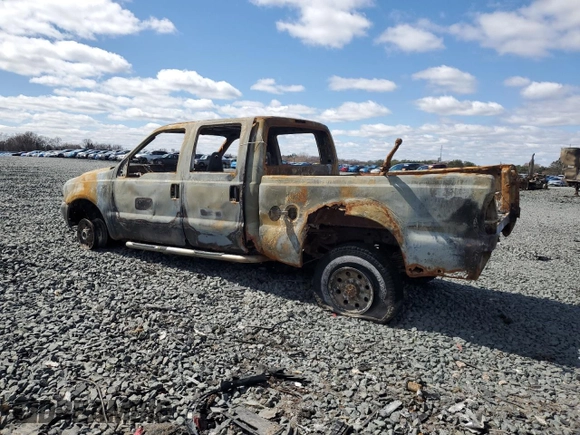 2000 Ford Super Duty F-250 XL with VIN 1FTNW21F0YEA21769, listed as a Copart auction lot 47771375 with 0 mi miles and Non Repairable. Bid and sale history available at carsss.com. Image 2.