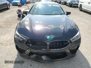 2021 BMW M8 z VIN WBSGV0C05MCF85718, wystawiony jako Copart lot #64518093 z przebiegiem 26 398 mil mil oraz . Historia ofert i sprzedaży dostępna na DreamBid. Obrazek 5.