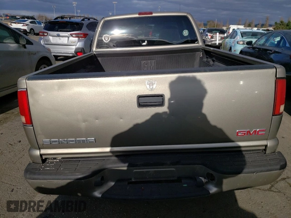 2001 GMC Sonoma SLS w/1SG Pkg with VIN 1GTCS19W318106014, listed as a Copart auction lot 42437444 with 152,169 mi miles and Salvage Title. Bid and sale history available at carsss.com. Image 6.