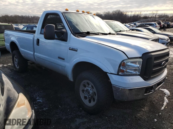 2005 Ford F-350 XL z VIN 1FTWF31P05EB41019, wystawiony jako Copart lot #82401704 z przebiegiem 114 329 mil mil oraz Szkoda całkowita • Salvage title. Historia ofert i sprzedaży dostępna na DreamBid. Obrazek 4.