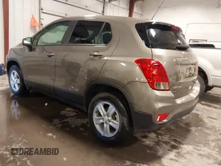 2022 Chevrolet Trax LS z VIN KL7CJNSM5NB509906, wystawiony jako IAAI lot #41833742 z przebiegiem 29 592 mil mil oraz . Historia ofert i sprzedaży dostępna na DreamBid. Obrazek 3.