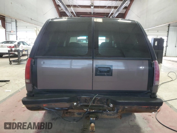 1998 Chevrolet Tahoe z VIN 1GNEK13R0WJ302401, wystawiony jako Copart lot #47196925 z przebiegiem 202 595 mil mil oraz Szkoda całkowita • Salvage title. Historia ofert i sprzedaży dostępna na DreamBid. Obrazek 6.