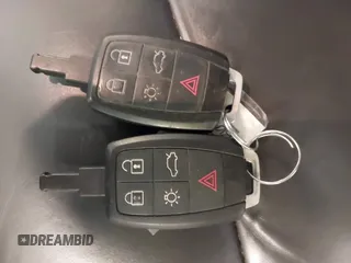 2012 Volvo C70 T5 с VIN YV1672MC7CJ123101, выставлен на аукционе IAAI как лот 42226954 с пробегом 91 870 миль миль и . История ставок и продаж доступна на DreamBid. Изображение 11.
