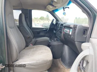 2008 Chevrolet Express Passenger z VIN 1GAGG25K481208039, wystawiony jako IAAI lot #42065395 z przebiegiem 390 738 mil mil oraz . Historia ofert i sprzedaży dostępna na DreamBid. Obrazek 5.
