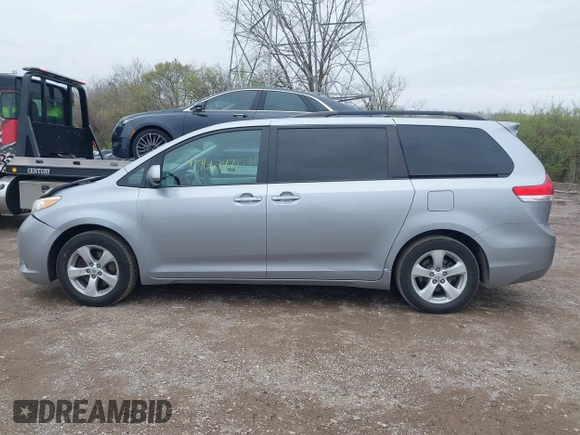 2011 Toyota Sienna LE AAS with VIN 5TDKK3DC4BS085658, listed as a IAAI auction lot 41966742 with 276,899 mi miles. Bid and sale history available at carsss.com. Image 14.