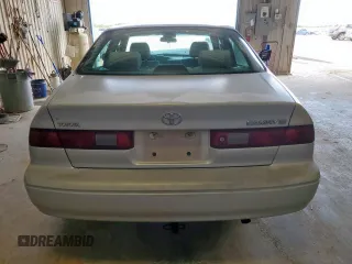 1999 Toyota Camry LE z VIN 4T1BG22K3XU392937, wystawiony jako Copart lot #57371225 z przebiegiem 187 793 mil mil oraz Szkoda całkowita • Salvage title. Historia ofert i sprzedaży dostępna na DreamBid. Obrazek 6.
