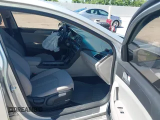 2015 Hyundai Sonata SE z VIN 5NPE24AF4FH009189, wystawiony jako IAAI lot #42466763 z przebiegiem 168 778 mil mil oraz . Historia ofert i sprzedaży dostępna na DreamBid. Obrazek 5.