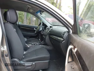 2014 Kia Sorento LX z VIN 5XYKTDA61EG549167, wystawiony jako IAAI lot #42407870 z przebiegiem 40 669 mil mil oraz . Historia ofert i sprzedaży dostępna na DreamBid. Obrazek 5.