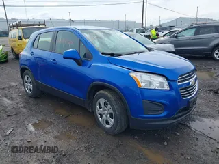 2016 Chevrolet Trax LS z VIN KL7CJKSBXGB618216, wystawiony jako IAAI lot #42199726 z przebiegiem 77 291 mil mil oraz . Historia ofert i sprzedaży dostępna na DreamBid. Obrazek 1.