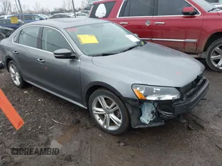 2015 Volkswagen Passat SE z VIN 1VWBV7A37FC042990, wystawiony jako IAAI lot #41546239 z przebiegiem 67 777 mil mil oraz . Historia ofert i sprzedaży dostępna na DreamBid. Obrazek 1.