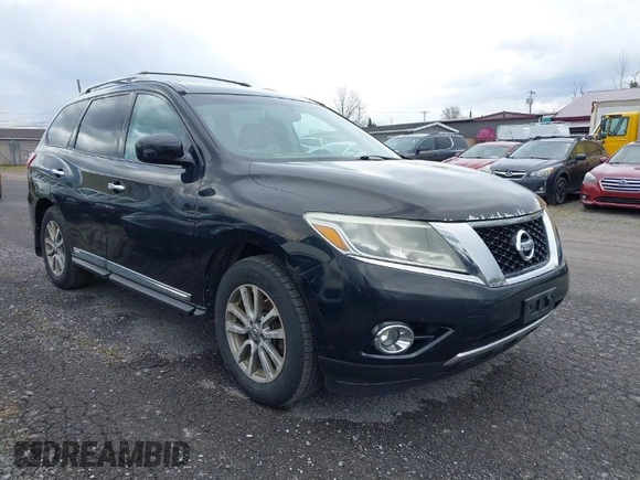 2013 Nissan Pathfinder SV with VIN 5N1AR2MM3DC617315, listed as a IAAI auction lot 42047502 with 197,435 mi miles. Bid and sale history available at carsss.com. Image 1.
